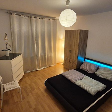 Schoene 3 Schlafzimmer Wohnung Mit 4 Dopplbetten Берлин Екстериор снимка
