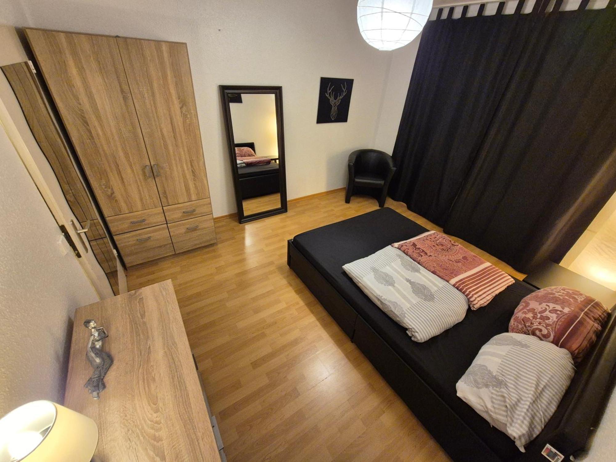 Schoene 3 Schlafzimmer Wohnung Mit 4 Dopplbetten Берлин Екстериор снимка