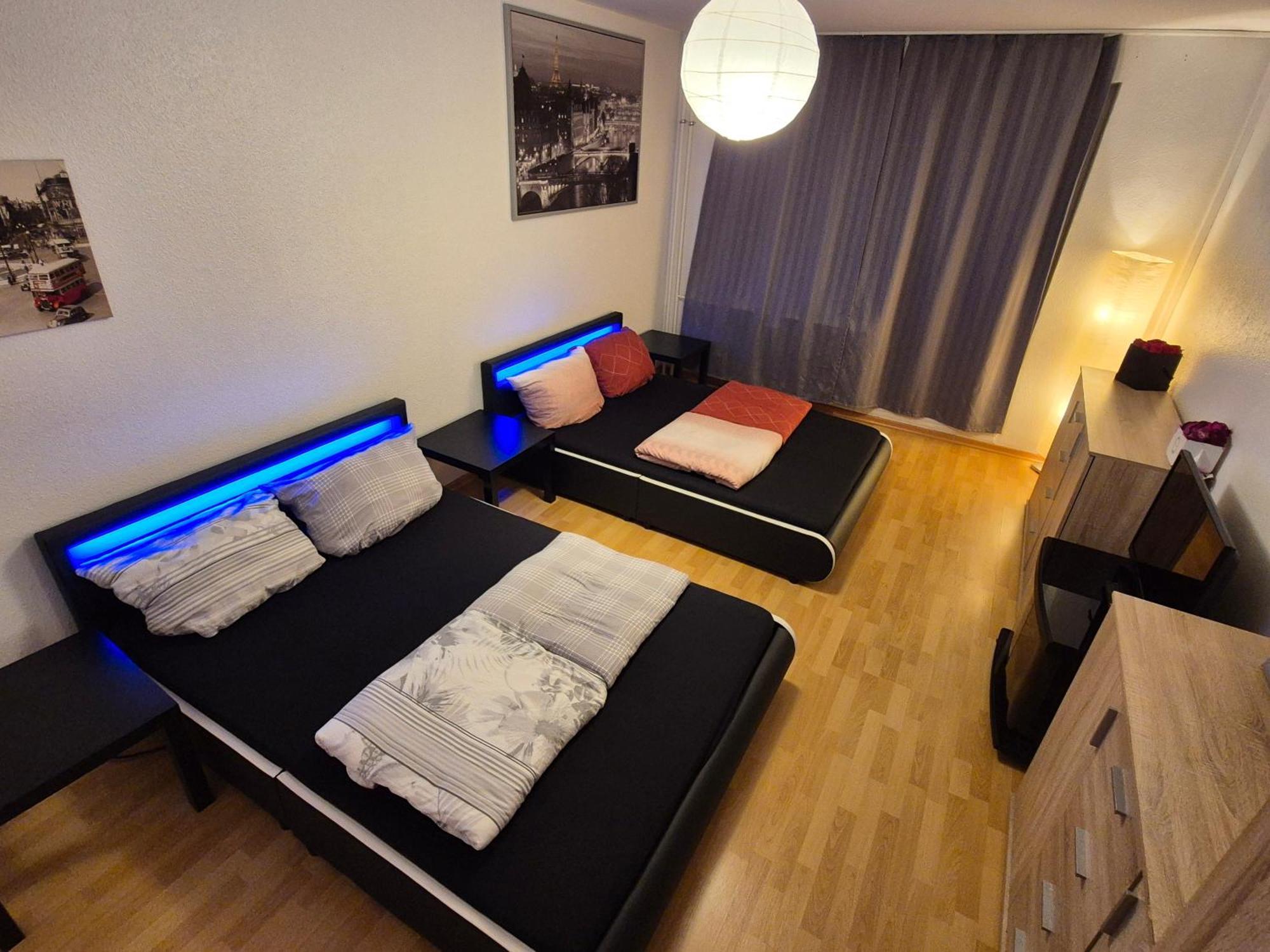 Schoene 3 Schlafzimmer Wohnung Mit 4 Dopplbetten Берлин Екстериор снимка