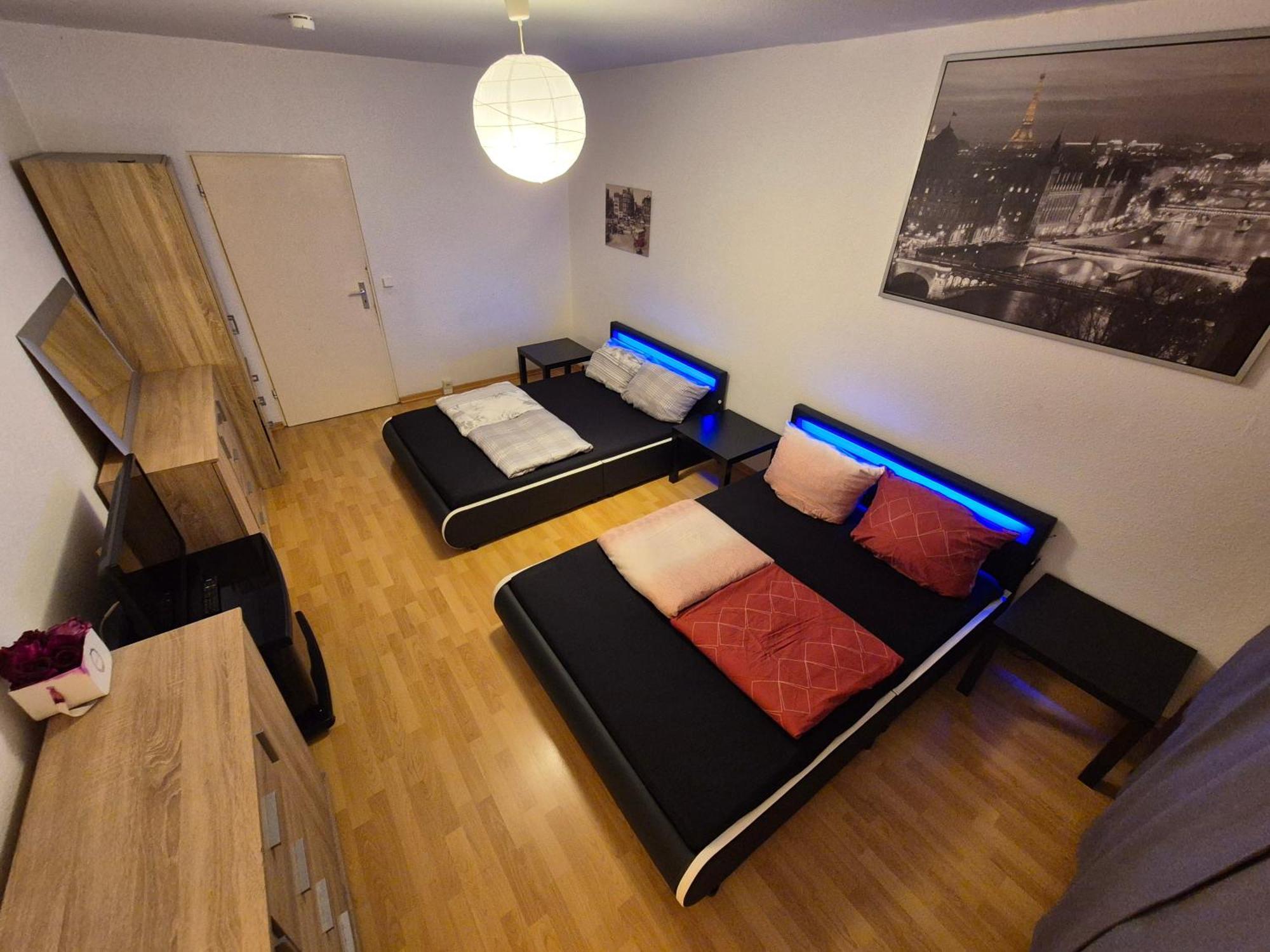 Schoene 3 Schlafzimmer Wohnung Mit 4 Dopplbetten Берлин Екстериор снимка