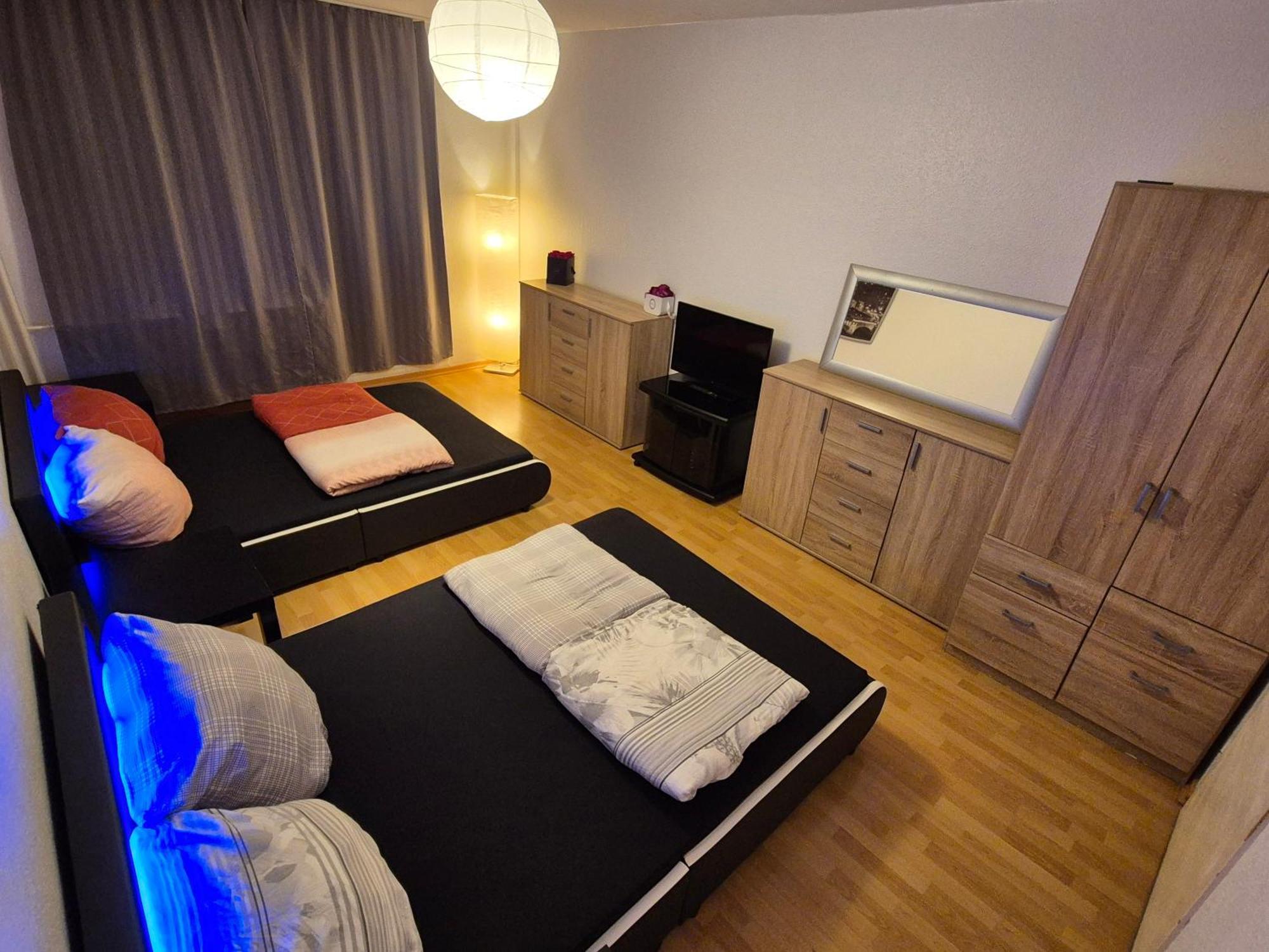 Schoene 3 Schlafzimmer Wohnung Mit 4 Dopplbetten Берлин Екстериор снимка