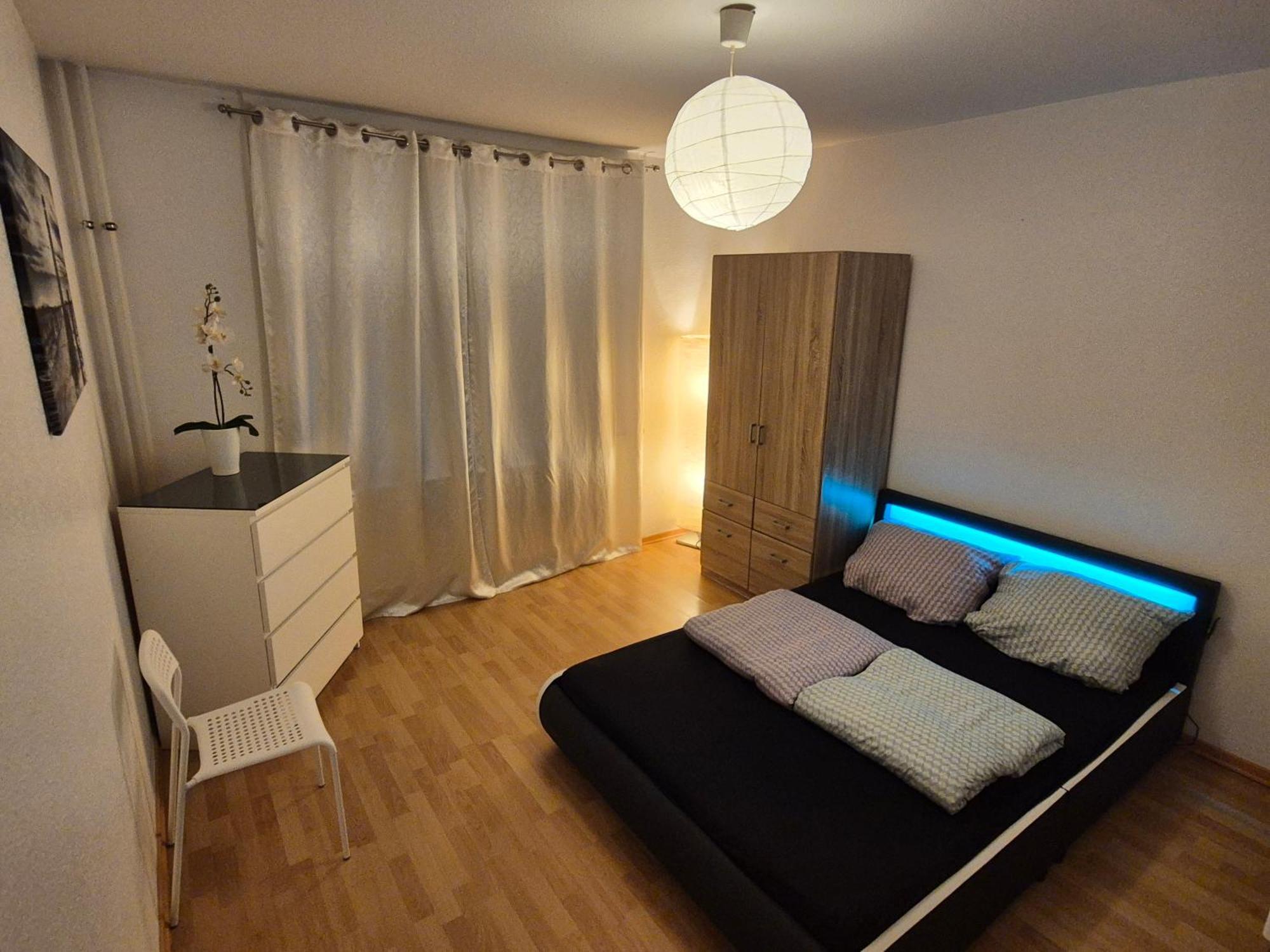 Schoene 3 Schlafzimmer Wohnung Mit 4 Dopplbetten Берлин Екстериор снимка