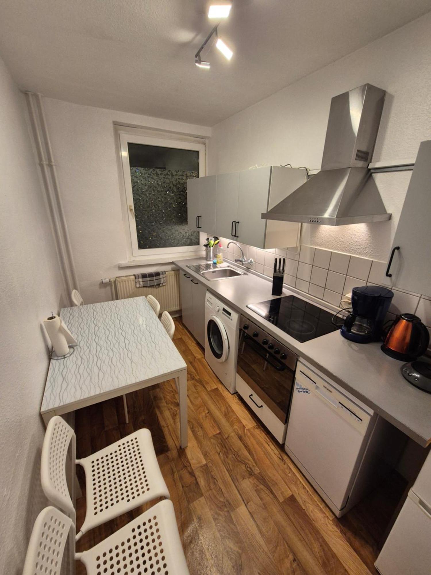 Schoene 3 Schlafzimmer Wohnung Mit 4 Dopplbetten Берлин Екстериор снимка